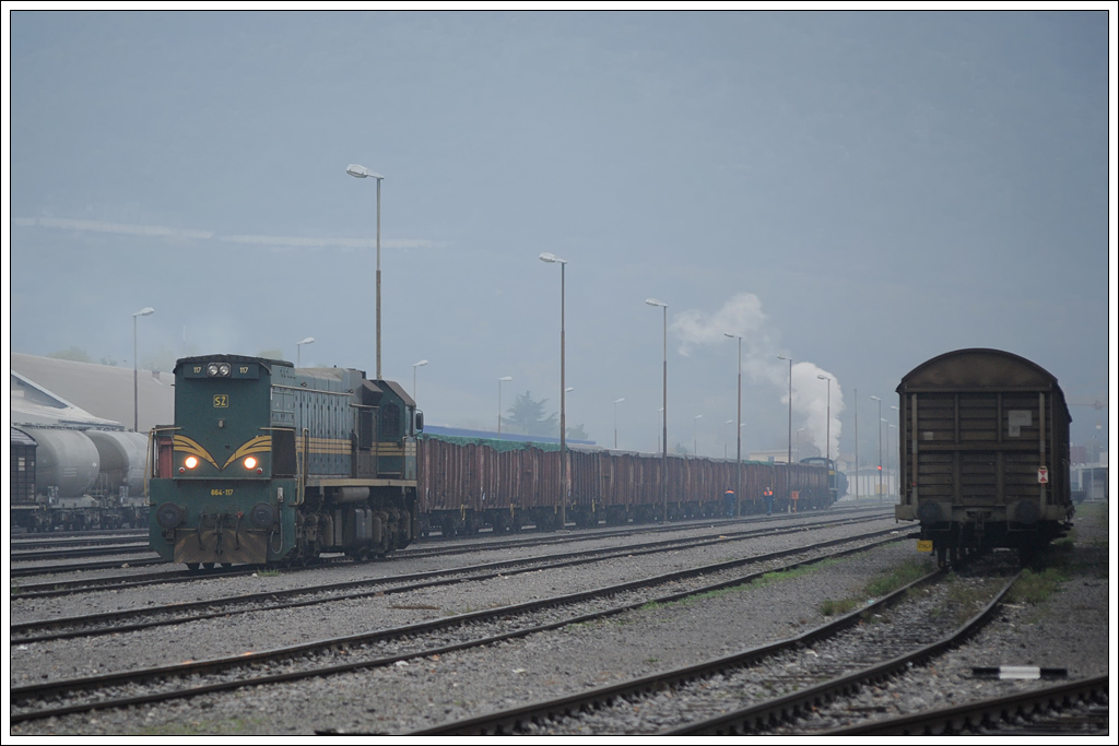 664-117 am 10.11.2012 beim Strzen in Jesenice.