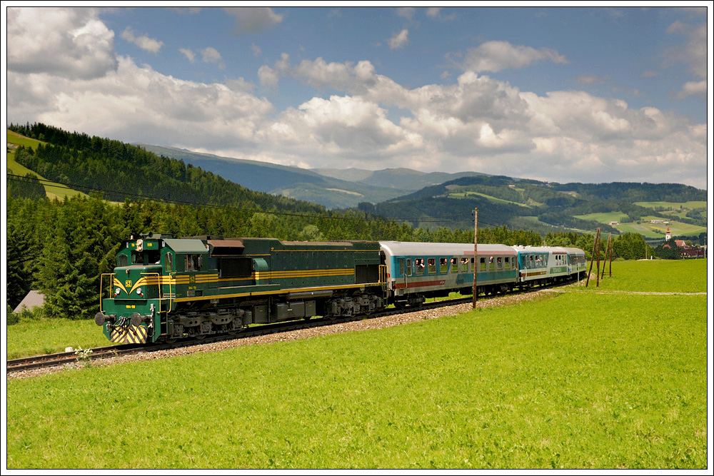 664 119 mit ihrem SE 19194 kurz nach Obdach am 25.6.2010.