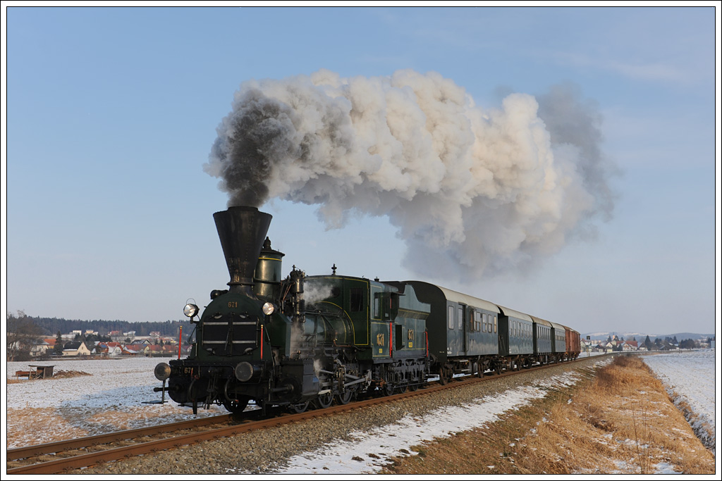 671 der GKB mit ihrem Spz 8519 von Graz nach Wies-Eibiswald, am 5.2.2012 kurz vor Frauental a.d. Lassnitz aufgenommen.
