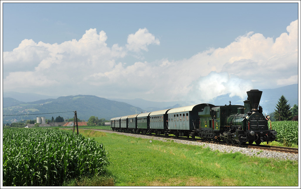 671 mit ihrem SPz 8532 von Wies-Eibiswald nach Premstätten-Tobelbad kurz nach Frauental am 4.7.2012 aufgenommen.