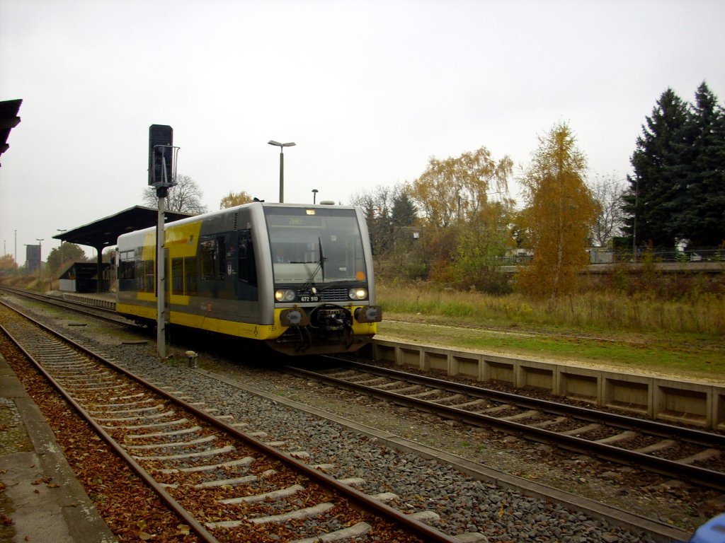 672 913 aus Weienfels kommend im Bahnhof Teuchern