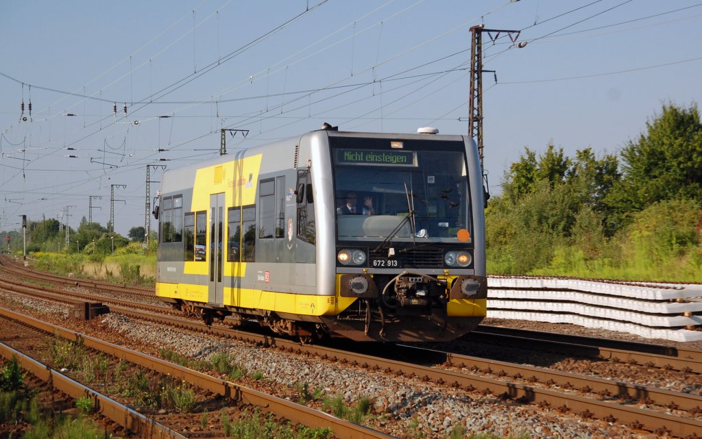 672 913 der Burgenlandbahn f�hrt am 10.08.10 Lz aus Richtung Weimar kommend durch Gro�korbetha. Gru� zur�ck!