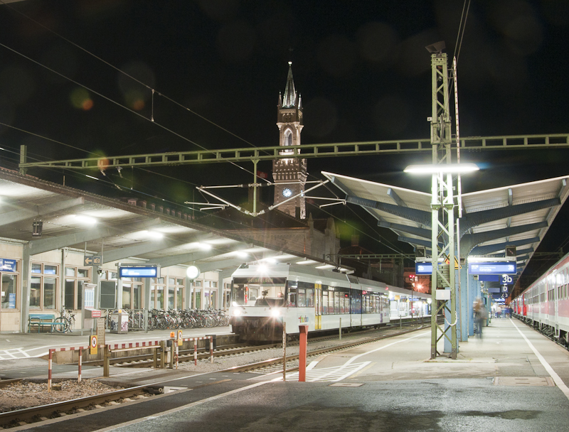 687-9 am 13. November 2010 als R 9805 (Konstanz - Weinfelden) im Bahnhof Konstanz.