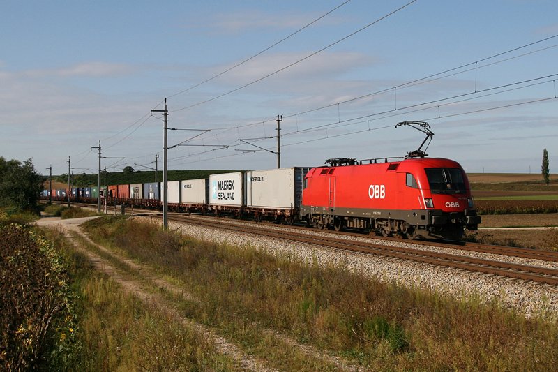 6.9.09 Auch die Nordbahn hat Containerzge zu bieten. Der als GAG 43480 verkehrende Containerganzzug fhrt von Tarvisio Boscoverde nach Breclav und wurde von der 1116 113 bespannt.