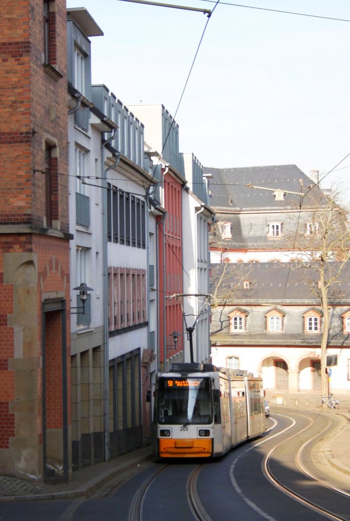 6T6M 203 am 09.02.11 als Linie 50 in der Gaustrae. 