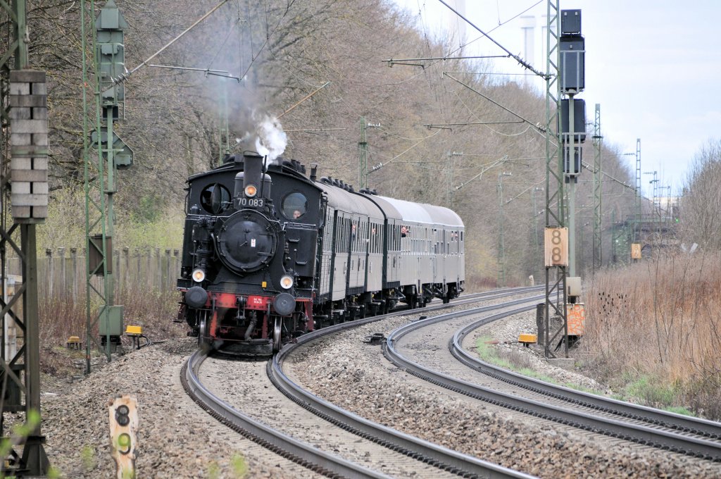 70 083 am 04.04.10 kurz vor M�nchen Ost