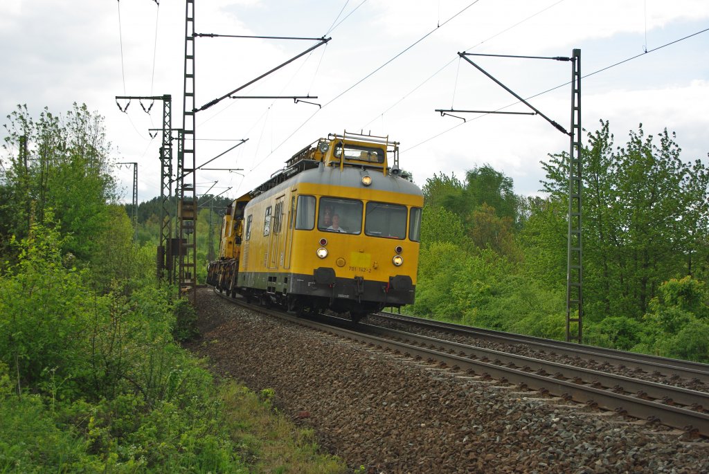 701 142-2 mit Anhngsel in Fahrtrichtung Norden in der Ausfahrt Eichenberg. Aufgenommen am 16.05.2010.