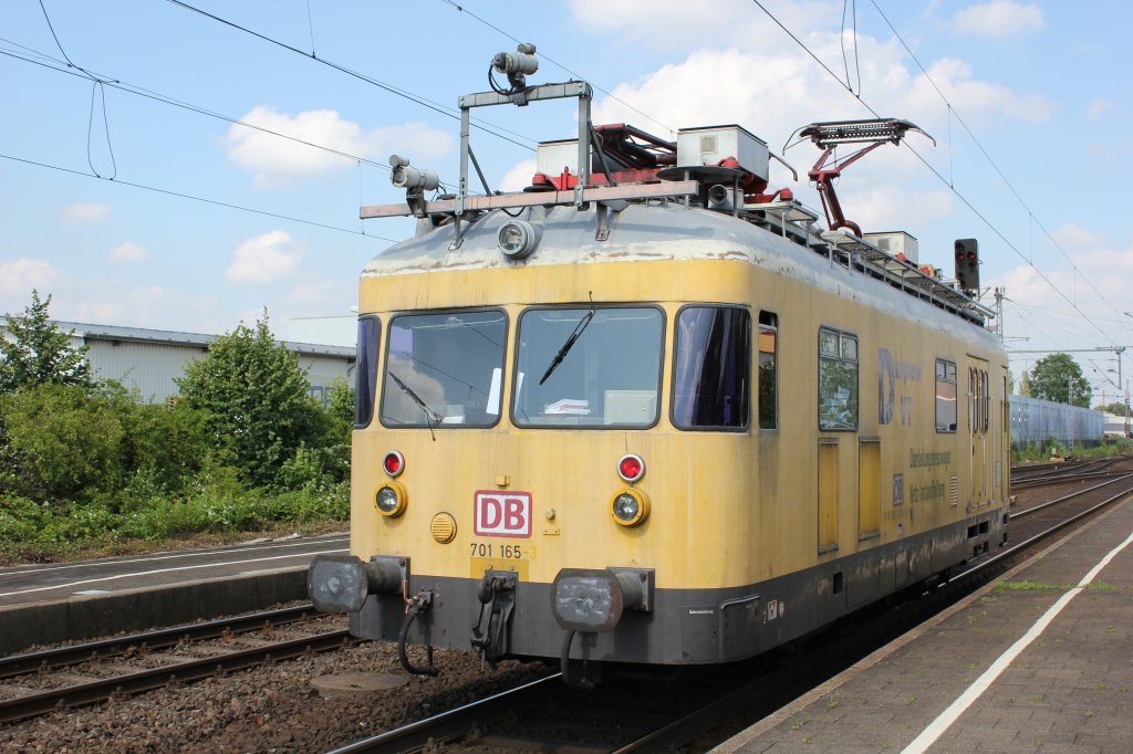 701 165-3 bei f�hrt aus dem Bahnhof B�nde (Westfalen) aus. 09.07.2012.