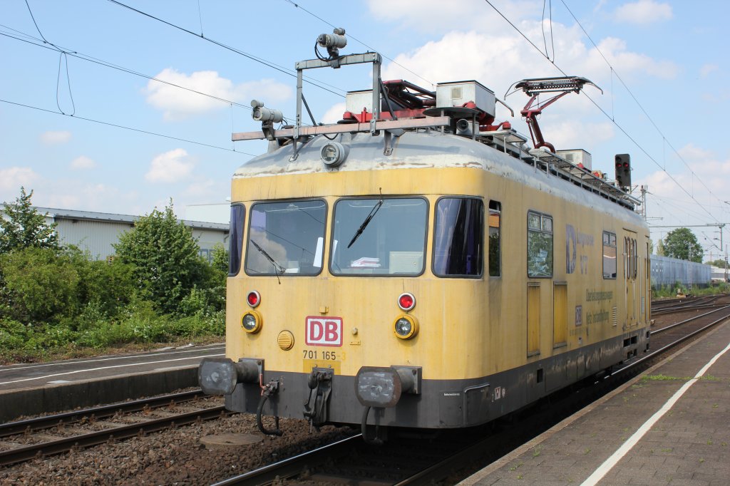 701 165-3 bei fhrt aus dem Bahnhof Bnde (Westfalen) aus. 09.07.2012.