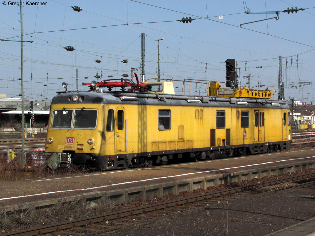 704 002-5 war am 09.03.2011 in Karlsruhe Hbf. Das Bild entstand legal vom Bahnsteig 11.