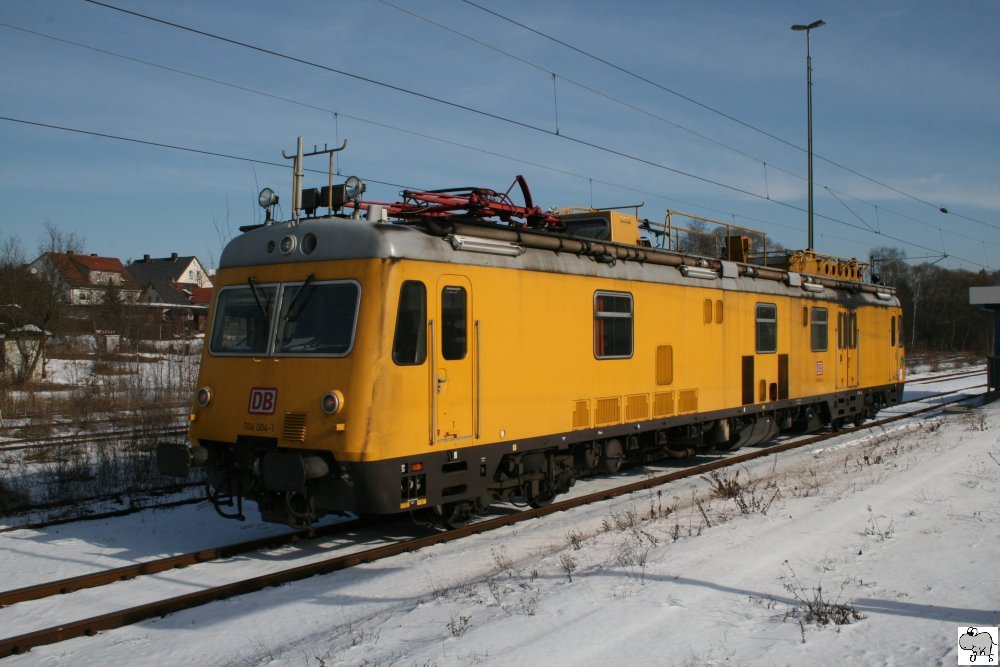 704 004-1 verweilt am Morgen des 10. Mrz 2010 im Bahnhof Pressig Rothenkirchen.