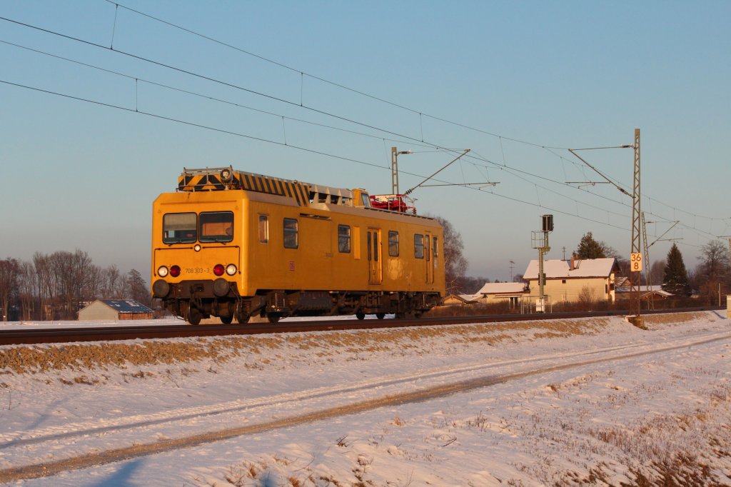 708 303-3, ein Oberleitungsrevisionstriebwagen, war am 26. Januar 2012 bei bersee unterwegs.
