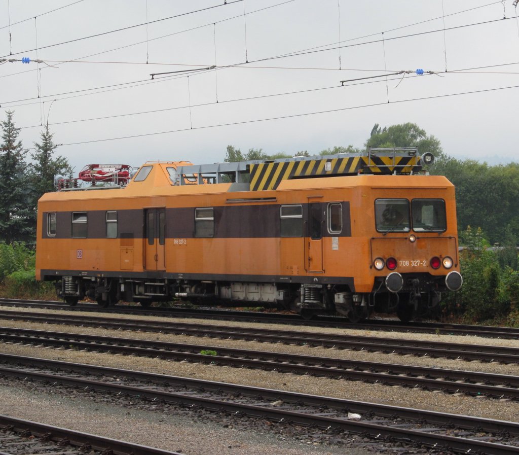 708 327-2 rangiert am 16. August 2012 im Bahnhof Lichtenfels ...