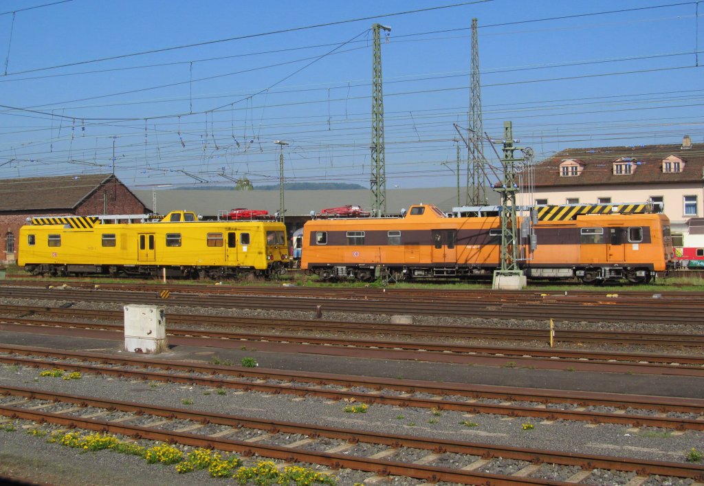 708 332-2 und 708 327-2 stehen am 06. Mai 2013 im Bahnhof Lichtenfels abgestellt.