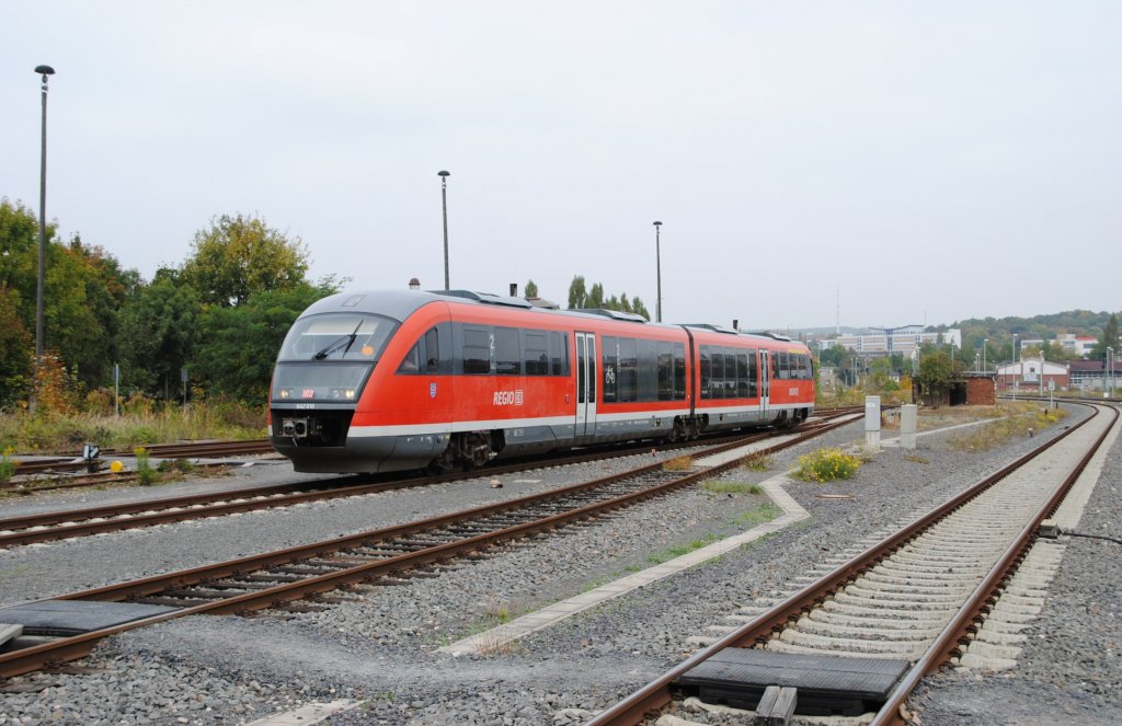 7.10.2010 11:48 DB AG Baureihe 642 010 beim rangieren im Gleisvorfeld des Geraer Hauptbahnhofs.