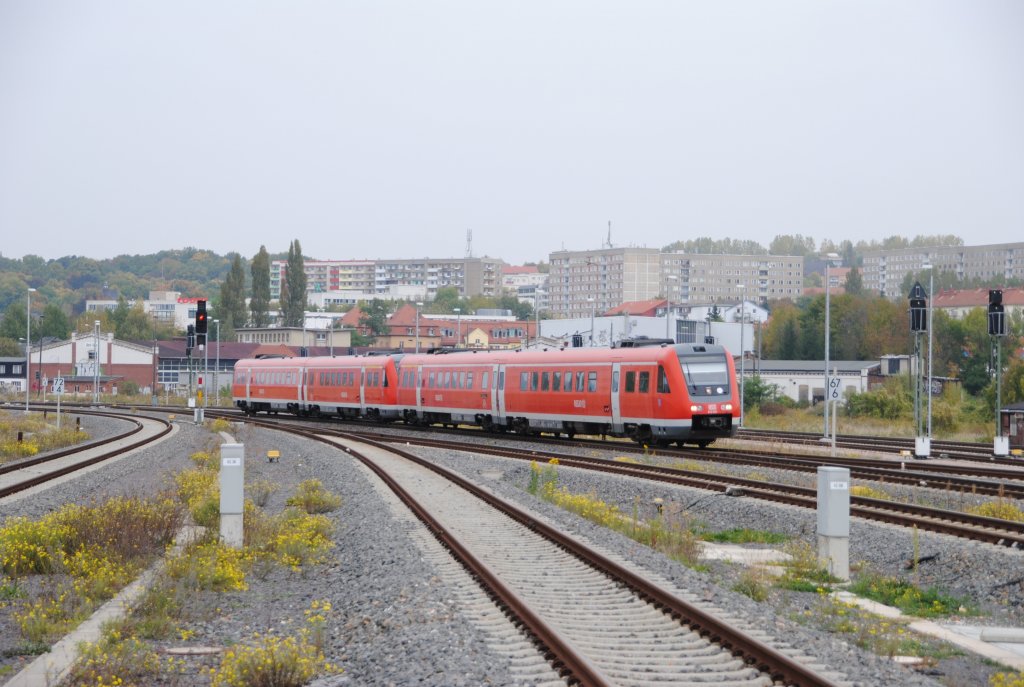 7.10.2010 11:58 DB AG Baureihe 612 601 und 612 xxx als RE aus Gttingen nach Zwickau/Chemnitz bei der Einfahrt in Gera Hbf.