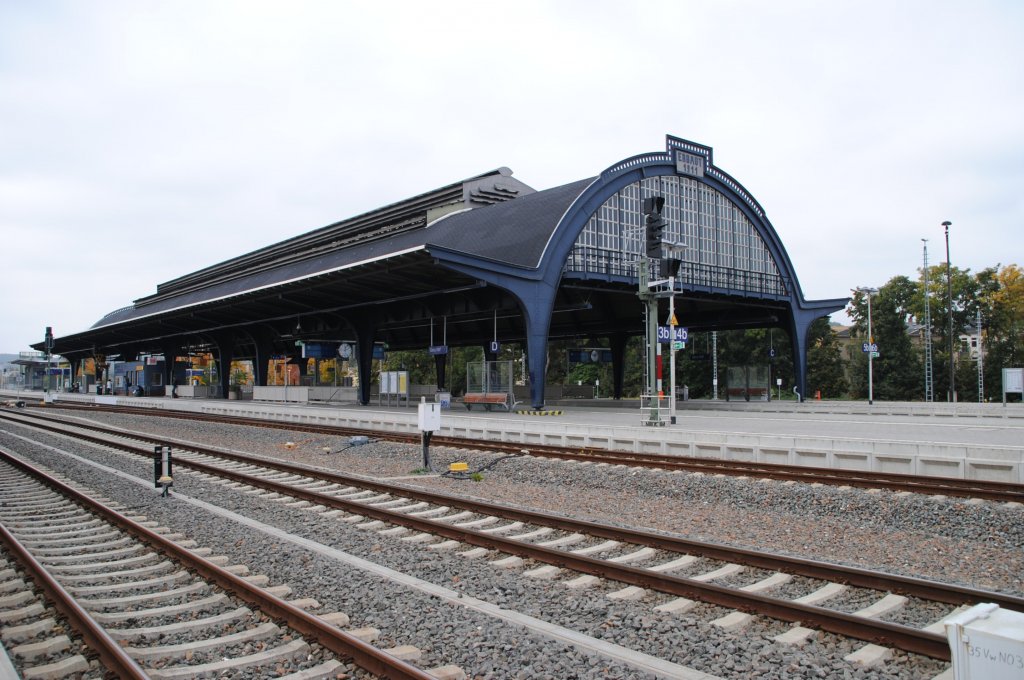 7.10.2010 12:10 Blick auf die Bahnsteighalle der Gleise 3-6 des Geraer Hauptbahnhof.