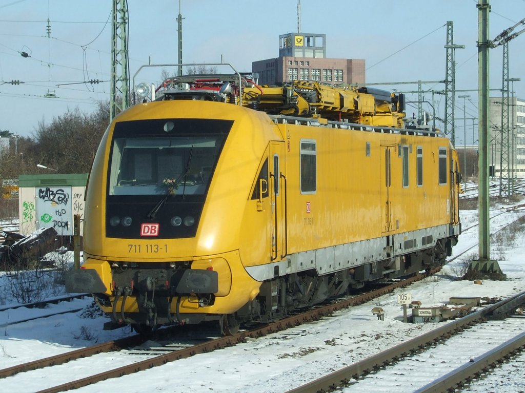 711 113 der Netz Instandhaltung am 03.02.2010 in Braunschweig Hbf.