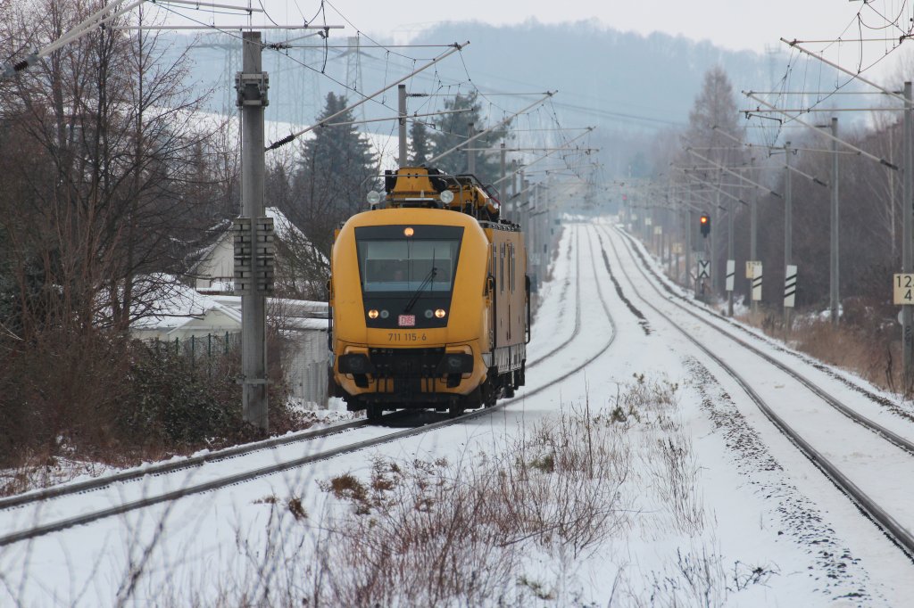 711 115-6 bei der Durchfahrt in Zwickau Plbitz. 27.02.2013