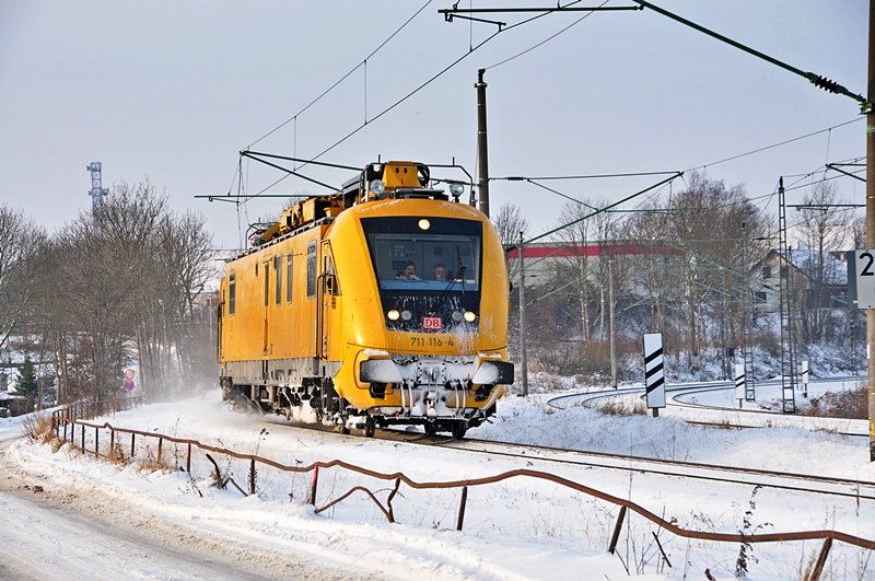 711 116 befhrt aus Richtung Greifswald die Berliner Kurve in Stralsund runter mit Kurs zur Insel Rgen am 21.01.2010