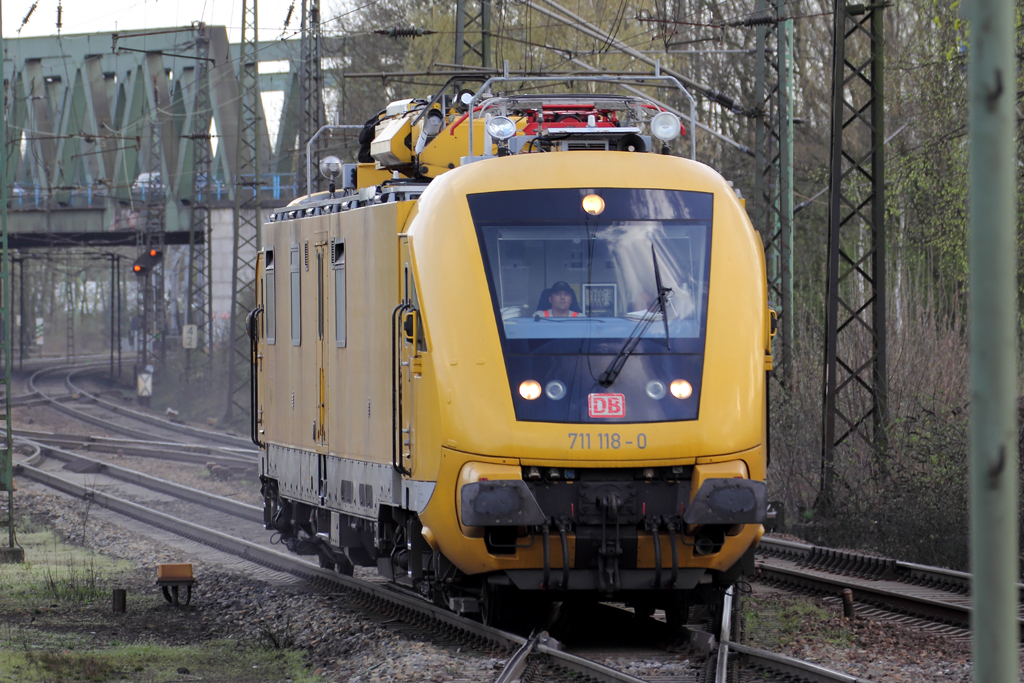 711 118-0 in Recklinghausen-Sd 18.4.2013