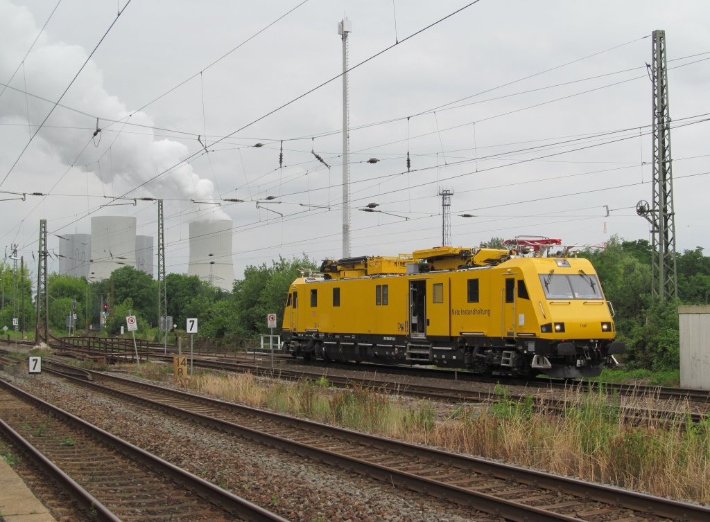 711 207 rangiert am 01. Juli 2012 in Bhlen.