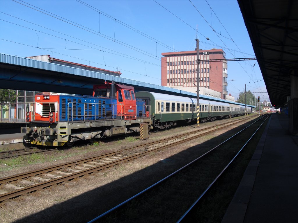 714 225-0 bringt am 11.09.10 den Elstertal Express aus dem Bahnhof Cheb.