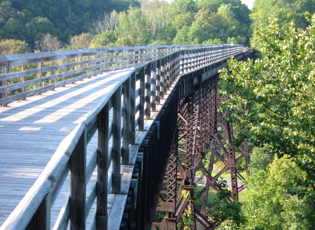 7/2005 Rosendale, NY. Die letzten Meter des Wallkill Valley Rail Trail. Stillgelegte Strecken zu Radwegen umzuwidmen hat in den USA schon seit den 60er Tradition.