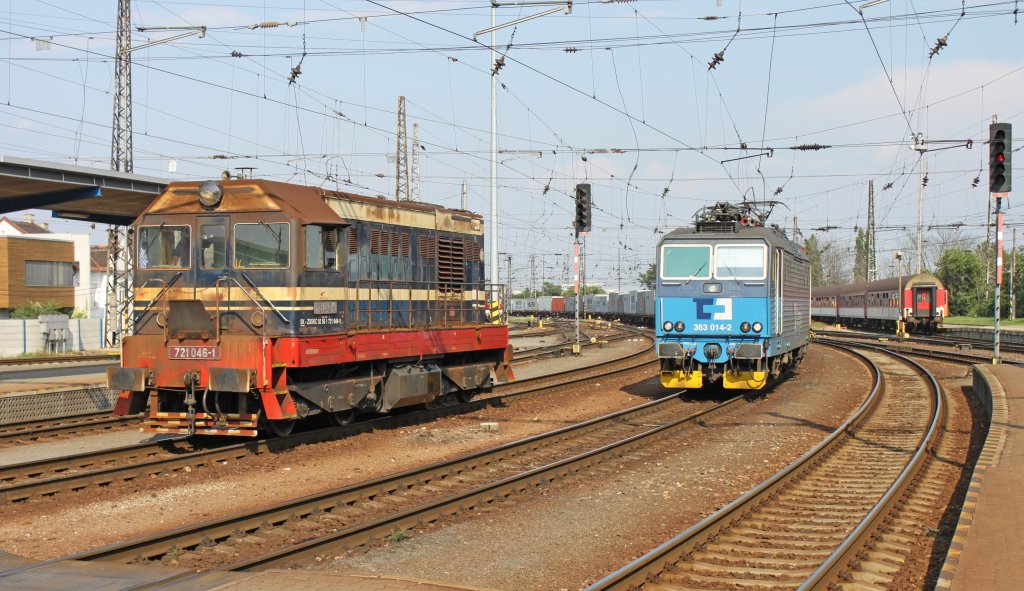 721 046-1 ZSSK und 363 014-2 ČDCargo im Bereich des Preburger Hauptbahnhofes (Bratislava hl. st.); 27.07.2012