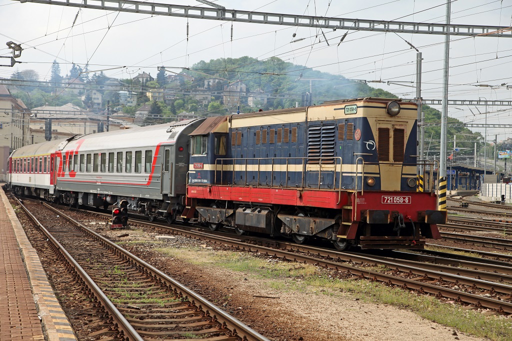 721 058 bei Verschub in Bratislava Hlavna Stanica am 7.05.2013