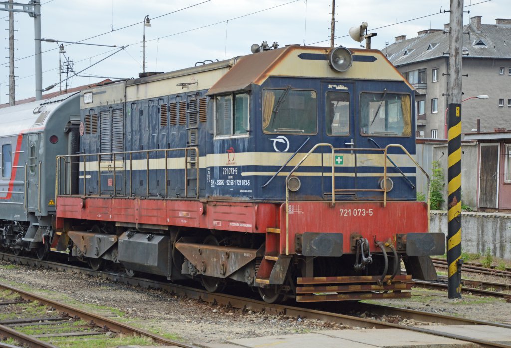 721 073-5 ZSSK als Rangierlok mit RD-Schlafwagen am Hauptbahnhof Preburgs (Bratislava hl. st.); 16.06.2013