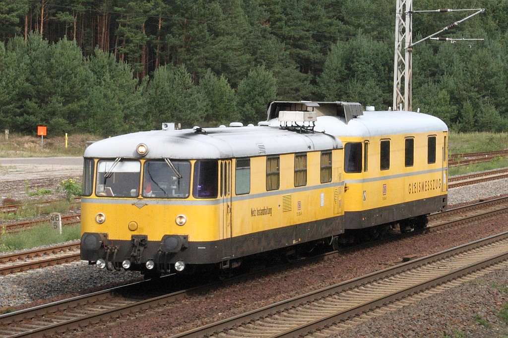 725 004 & 726 004 rollen am ehem. Containerbhf. Eberswalde vorbei. 01.09.2010