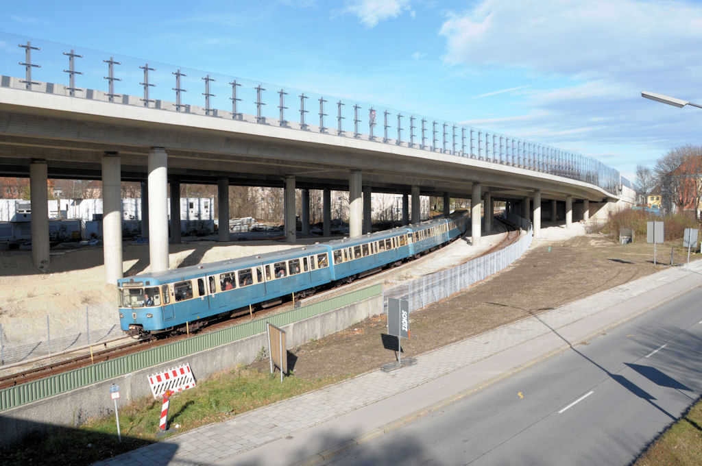 7341 & 7347 & 7235 am 13.11.10 an der Hochbr�cke zwischen Freimann und Studentenstadt