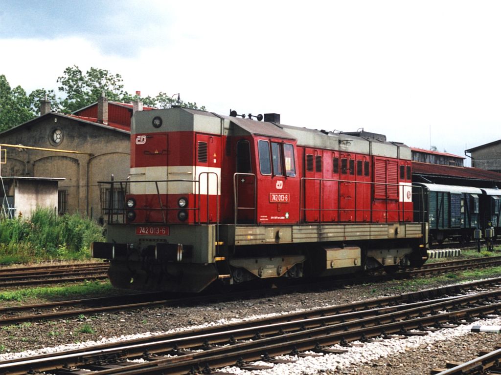 742 013-6 auf Bahnhof Liberec am 20-7-2005. Bild und scan: Date Jan de Vries. 