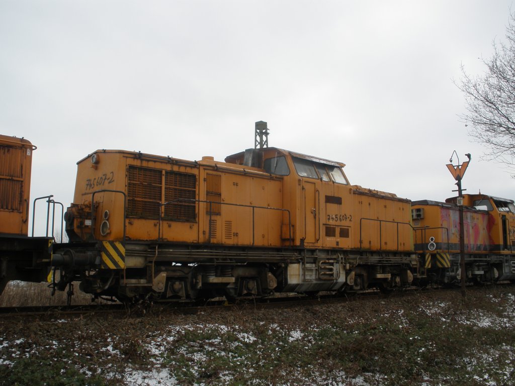 745 607-2 stand am 02.02.09 noch in Espenhain, jetzt steht sie meines wissens in Stendal.