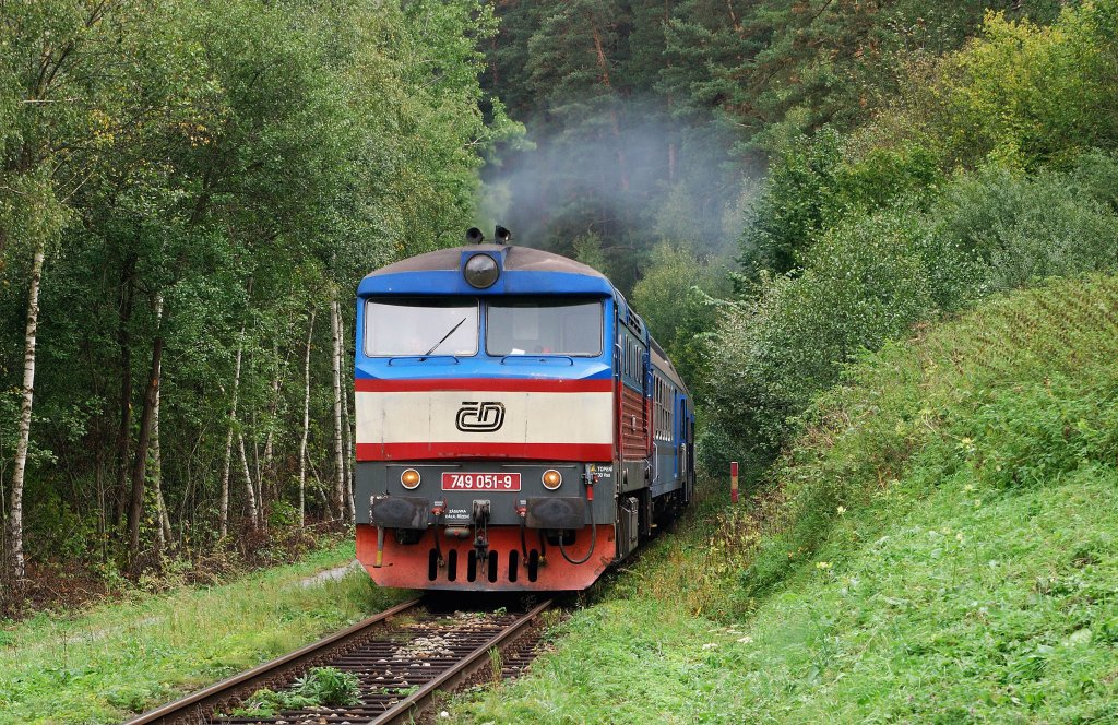 749 051 mit Os 8113 vor Mezipotoci (23.09.2011)