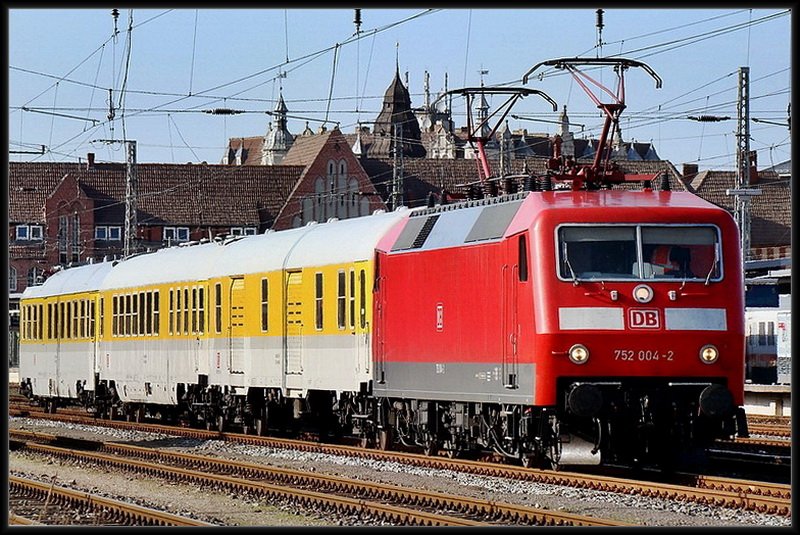 752 004-2 pausiert mit einem Messzug im Hbf Stralsund. am 09.04.09