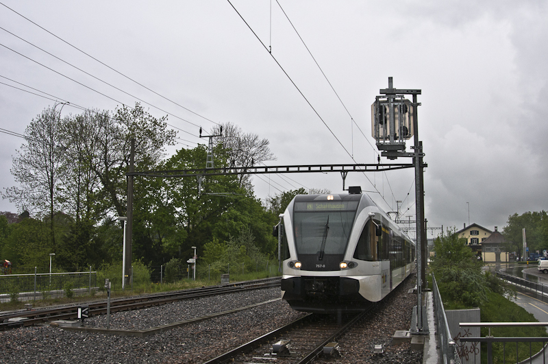 757-0 als S3 nach Schaffhausen am 2. Mai 2010 in Kreuzlingen-Hafen.