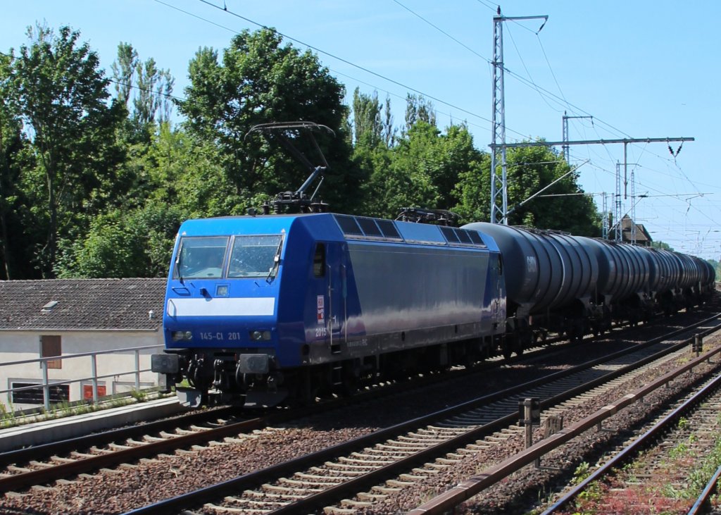 7.6.2013 Berlin-Buch. 145 CL 201 mit Kesselbomber nach Stendell im km 14.4 der Stettiner Bahn