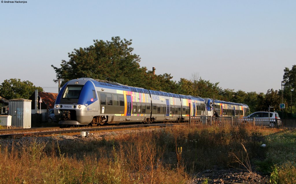 76623 und 76533 als RE 30556 (Strasbourg-Haguenau) in Bischwiller 3.10.11