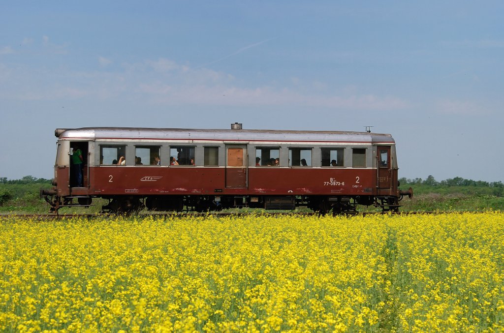 77 0973 mit dem P 3743 in Utvinis (04.05.2010)