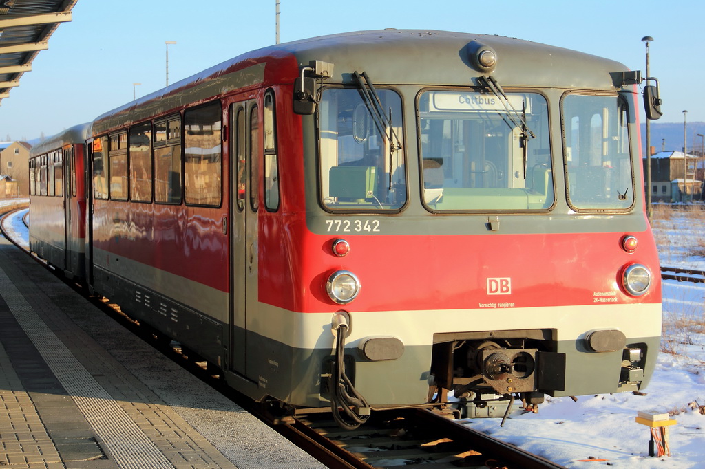 772 342 mit 772 332 sind bereitgestellt fr die Sonderfahrt von Bautzen nach Cottbus am 16. Mrz 2013 im Bahnhof auf Gleis 3.