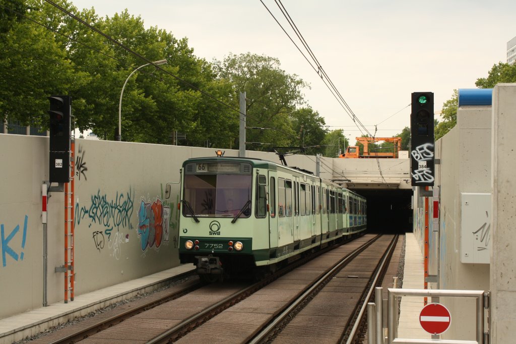 7752 (451 086) fhrt am 02.07.11 in die Station Telekom Ollenhauerstr.