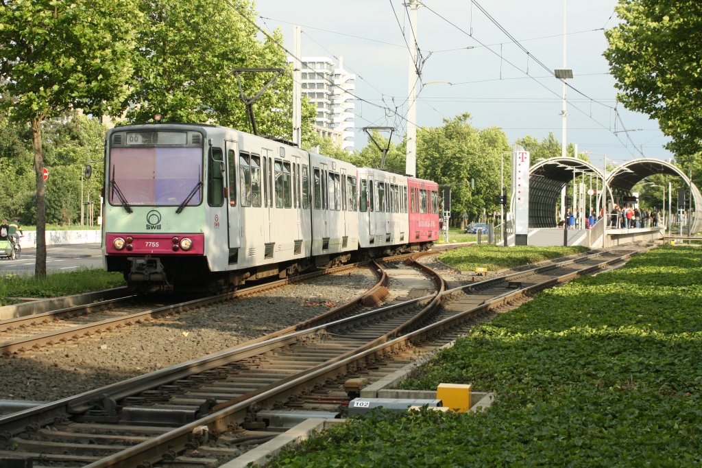 7755 (451 089) fhrt am 02.07.11 durch Bonn Mitte Regierungsviertel.