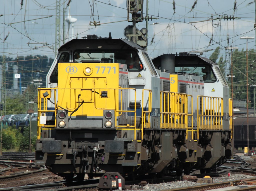 7771 und 7775 rangieren am 08.07.2011 in Aachen West an einen Autozug um ihn nach Antwerpen zu schleppen.