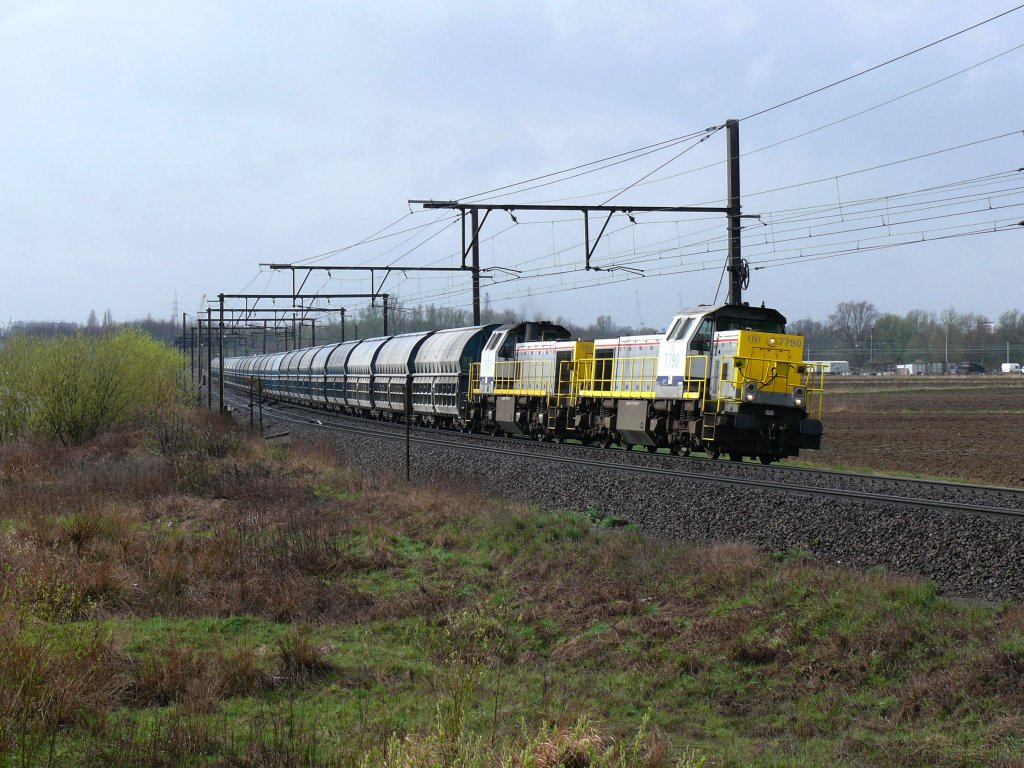 7790 und 7870 auf dem Weg zum Antwerpener Hafen, hier eingangs der grossen Schleife bei Ekeren. Aufgenommen am 03/04/2010.