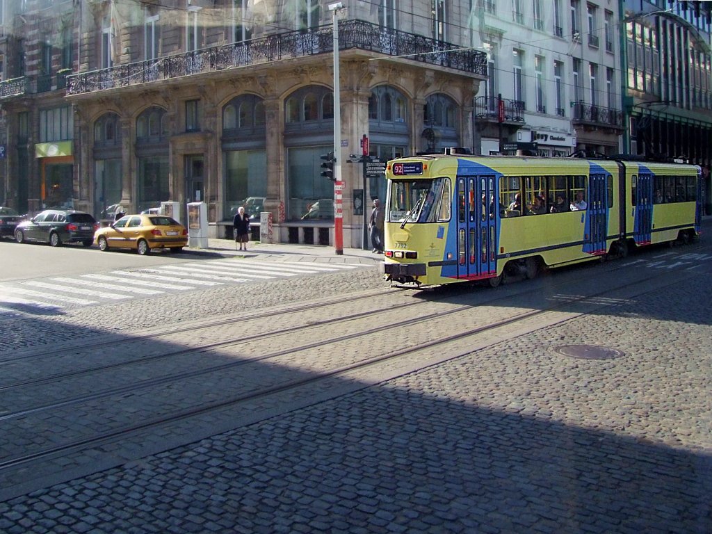 7792 f�hrt als Linie92 durch die Belgische Hauptstadt;100831