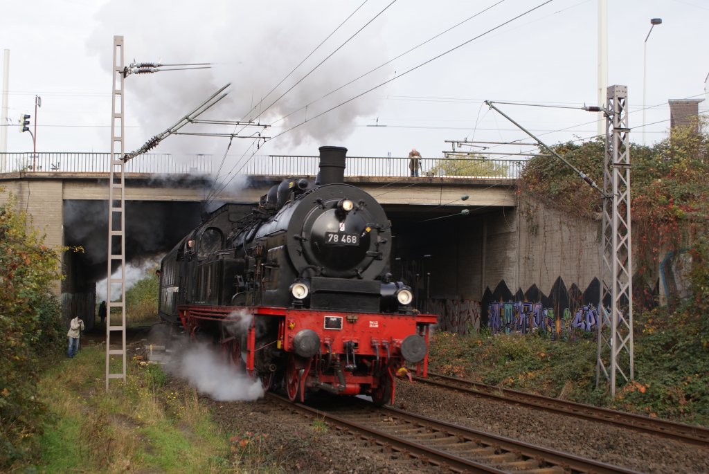 78 468 + V 100 2091 mit einem Sdz kurz hinter Solingen Hbf am 24.10.2009
