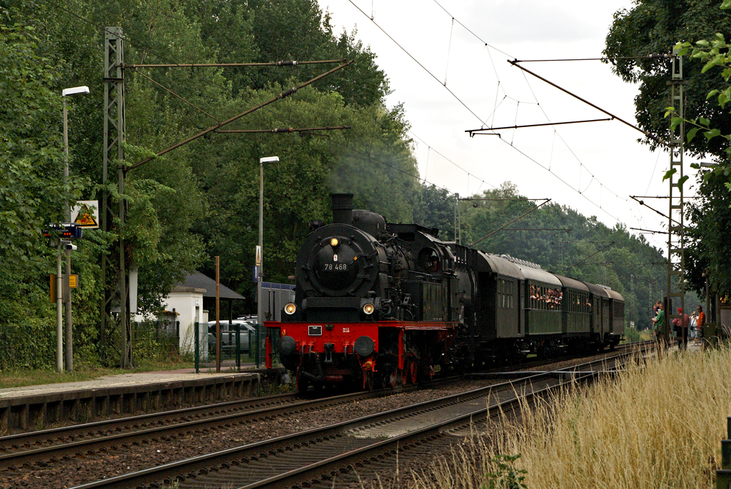 78 468 am 17.7.2010 mit einem Sonderzug nach Niebll in Prisdorf.