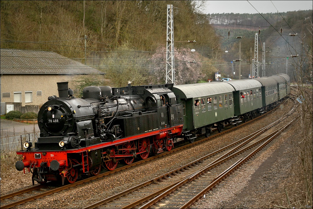 78 468 mit B4yg-Zug 37894 von Gerolstein nach Trier Hbf. 
Dampfspektakel 2010 Eifel-Mosel
Ehrang 3.4.2010